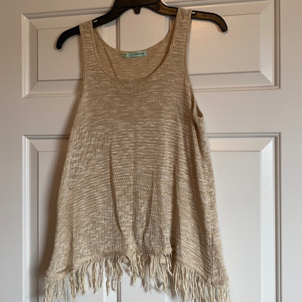 Sleeveless frayed edge tank top